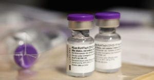 Pessoas que já contraíram Covid-19 precisam de apenas uma dose da Pfizer para proteção contra variantes, diz estudo