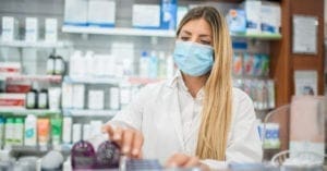 Prefeitura de SP inicia a vacinação contra a Covid de farmacêuticos e profissionais da saúde acima de 18 anos