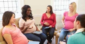 Vacinas da Pfizer e da Moderna protegem gestantes e não danificam a placenta