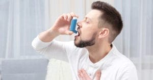 6 em 10 adultos com asma usam medicamento inadequado, diz estudo