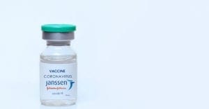 Brasil recebe primeiro lote com 1,5 milhão de doses da vacina da Janssen