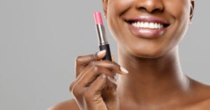 Consumidor simplifica rotina de skincare e maquiagem no pós-Covid