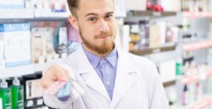 Como assegurar a dispensação segura de medicamentos na farmácia?