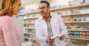 Consumidor aumenta gastos, e faturamento de farmácias dispara