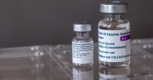 Milhares no Brasil tomaram vacina vencida contra Covid-19