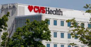 CVS Health tem lucro líquido de US$ 2,78 bilhões (US$ 2,10 por ação) no 2T21 e eleva previsão para o ano