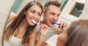 Brasileiro toma banho, escova os dentes e usa desodorante mais vezes que cidadãos de outros países