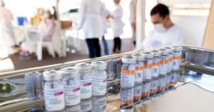 CoronaVac 75% e AstraZeneca 90%: estudo indica efetividade de vacinas contra internação e morte por Covid-19