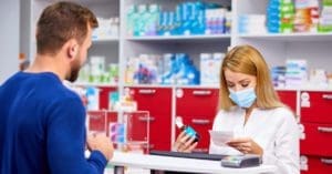 Como engajar os serviços farmacêuticos com testes laboratoriais remotos