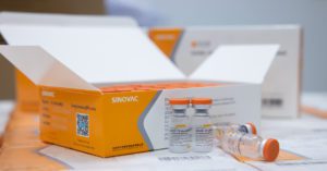 Anvisa recomenda uma terceira dose de Coronavac. O que muda na prática?