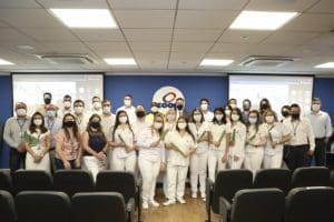 Coop Drogaria entrega certificado de pós-graduação a colaboradores