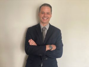 Se atualizar ou deixar que o mercado o atualize?