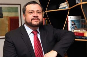 CEO da Abrafarma destaca a importância do farmacêutico para a cadeia de saúde