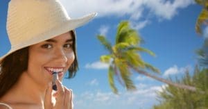 Verão pede proteção extra à pele dos lábios; saiba os cuidados necessários para manter a saúde da região