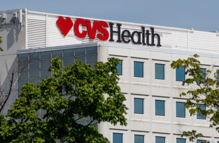 CVS Health registra receita de US$ 100 bi e eleva projeções para 2026
