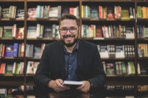 A influência do mobiliário na experiência de compra e a referência das lojas conceito