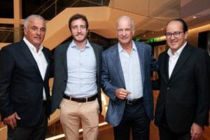 Sindusfarma empossa nova diretoria em cerimônia no teatro B32