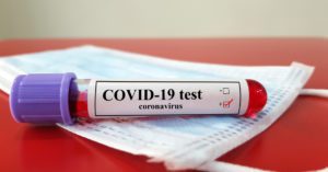 Fiz o autoteste de Covid-19 e deu positivo; o que devo fazer com o resultado?