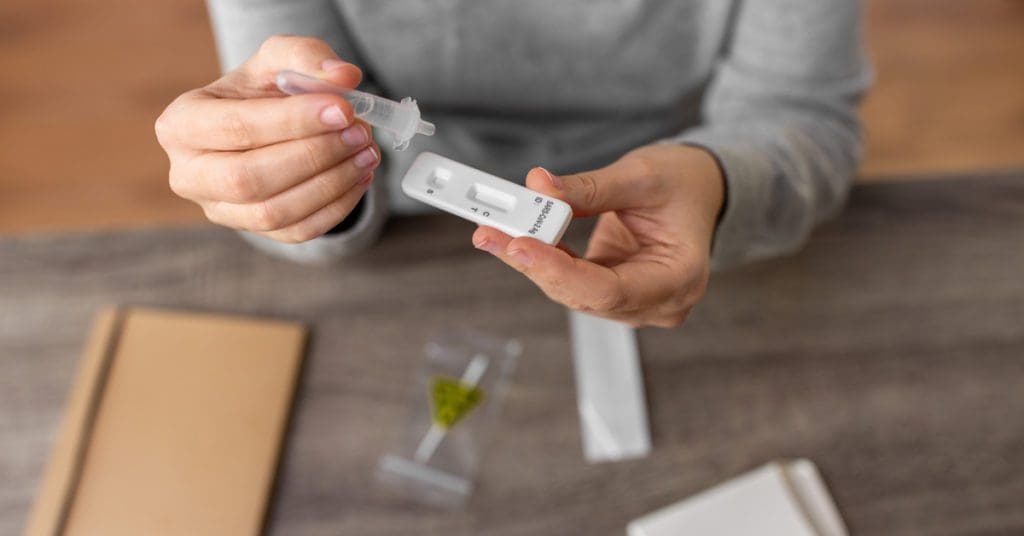 testes-rapidos-sao-aliados-na-deteccao-de-doencas-respiratorias-no-outono-inverno