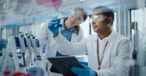 Merck e Senai criam parceria para pesquisas nas áreas de biologia