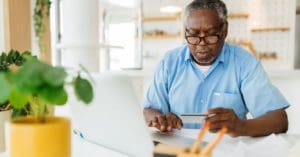 Como adaptar o e-commerce da sua farmácia para o público sênior