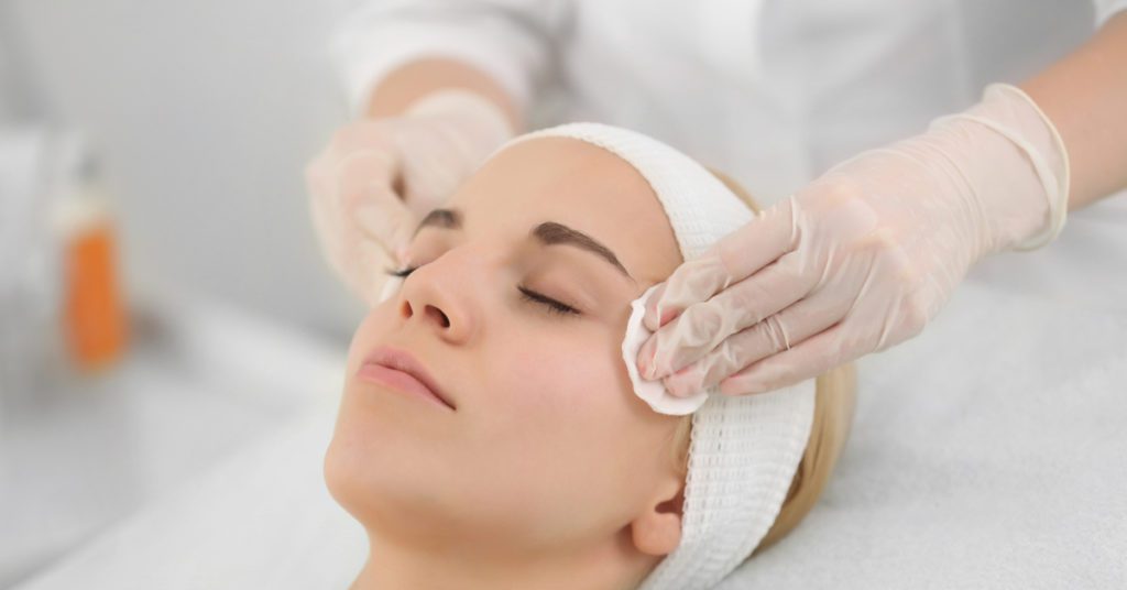 farmaceuticos-estao-respaldados-a-atuar-na-estetica