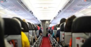 Máscaras deixam de ser obrigatórias para passageiros em aeronaves e nos aeroportos no Brasil