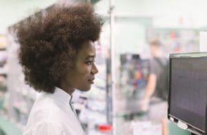 Anhanguera e Bayer oferecem lives sobre as possibilidades da área farmacêutica