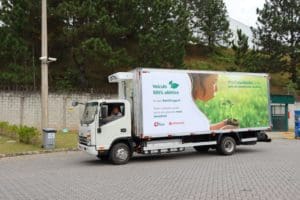 Caminhões elétricos chegam à logística da RaiaDrogasil para reduzir as emissões de GEE