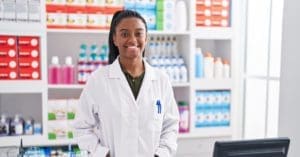CFF regulamenta atividades do farmacêutico na indústria farmacêutica