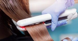 Produtos para alisar o cabelo podem elevar o risco de câncer de útero
