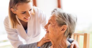 Viroses de verão: saiba como reforçar os cuidados com idosos