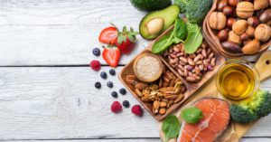 Alimentação e saúde das articulações: entenda como hábitos alimentares podem prevenir a artrose