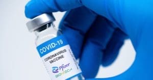 Pfizer inicia a entrega das vacinas bivalentes contra Covid-19 ao Ministério da Saúde