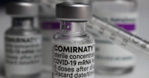 Aprovada a aplicação de dose de reforço da vacina Comirnaty em crianças e adolescentes