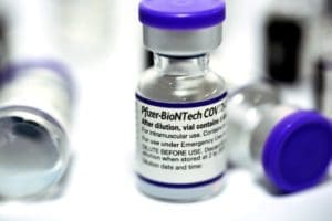 Covid-19: Brasil começa a vacinar com bivalente da Pfizer em 27 de fevereiro