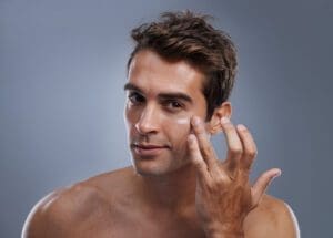 Tendências de beleza do mercado masculino para atualizar o mix da sua farmácia