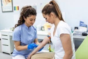 Exame de sangue pode detectar câncer de mama antes de mamografia