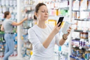 Laboratórios analisam substituição de bulas impressas por modelos digitais