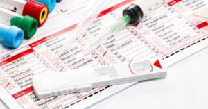 Nova RDC da Anvisa libera a execução de exames rápidos nas farmácias