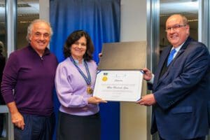 Ministra Nísia Trindade é homenageada com Colar Cândido Fontoura pelo Sindusfarma