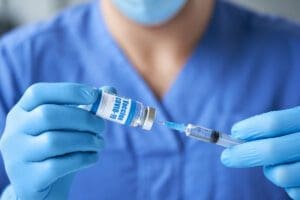 Aprovado projeto de lei que inclui o farmacêutico como RT de serviços de vacinação