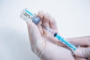 Covid-19: 700 mil doses da nova vacina chegam a mais 11 estados