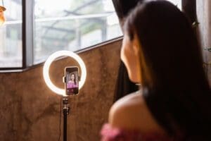 Blogueiras da beleza ajudam indústria de cosméticos a faturar R$ 50 bi