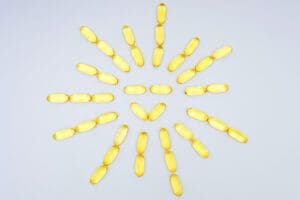 Protetor solar em cápsula funciona? Saiba quando e como esta proteção pode ser utilizada