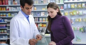 Farmácias criam descontos falsos a partir de tabela acima do mercado, diz UOL, mas falta fiscalização dos órgãos sanitários e de defesa do consumidor