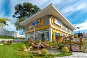 Farmácias Nissei doa alimentos para o Sul