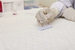Casos de sífilis e de HIV/aids aumentam entre homens jovens