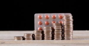 CMED divulga Fator X da fórmula do ajuste anual do preço de medicamentos