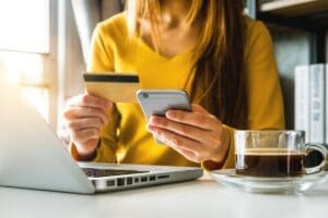 Compras pela internet crescem 10% no Brasil em 2023